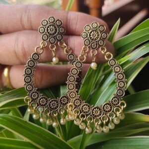 LIGHT WEIGHT OVAL TRADITIONAL EARRING