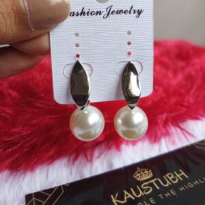 PEARL EARRING MAY