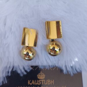 PLATE TOP GOLDEN BALL EARRING