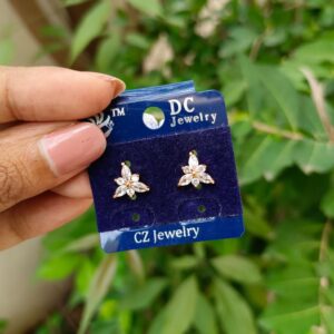 GOLD BASE TRIANGLE FLOWER STUD