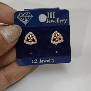 SIMPLE TRIANGLE STUD