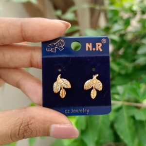 THREE LEAF GOLDEN CZ STUD