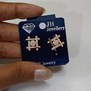 UNIQUE SQUARE CZ STUD PREMIUM