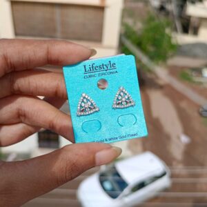 LIFESTYLE EARRING ELEGANTTRIANGLE CZ EARRING